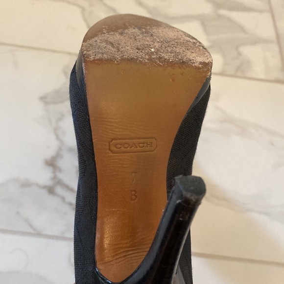 Coach Signature pumps Size 7B. Black with 3” heel. Gently used. No box. - Picture 10 of 11